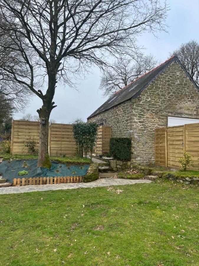 La Petite Maison De Kerguiniou Glomel 외부 사진
